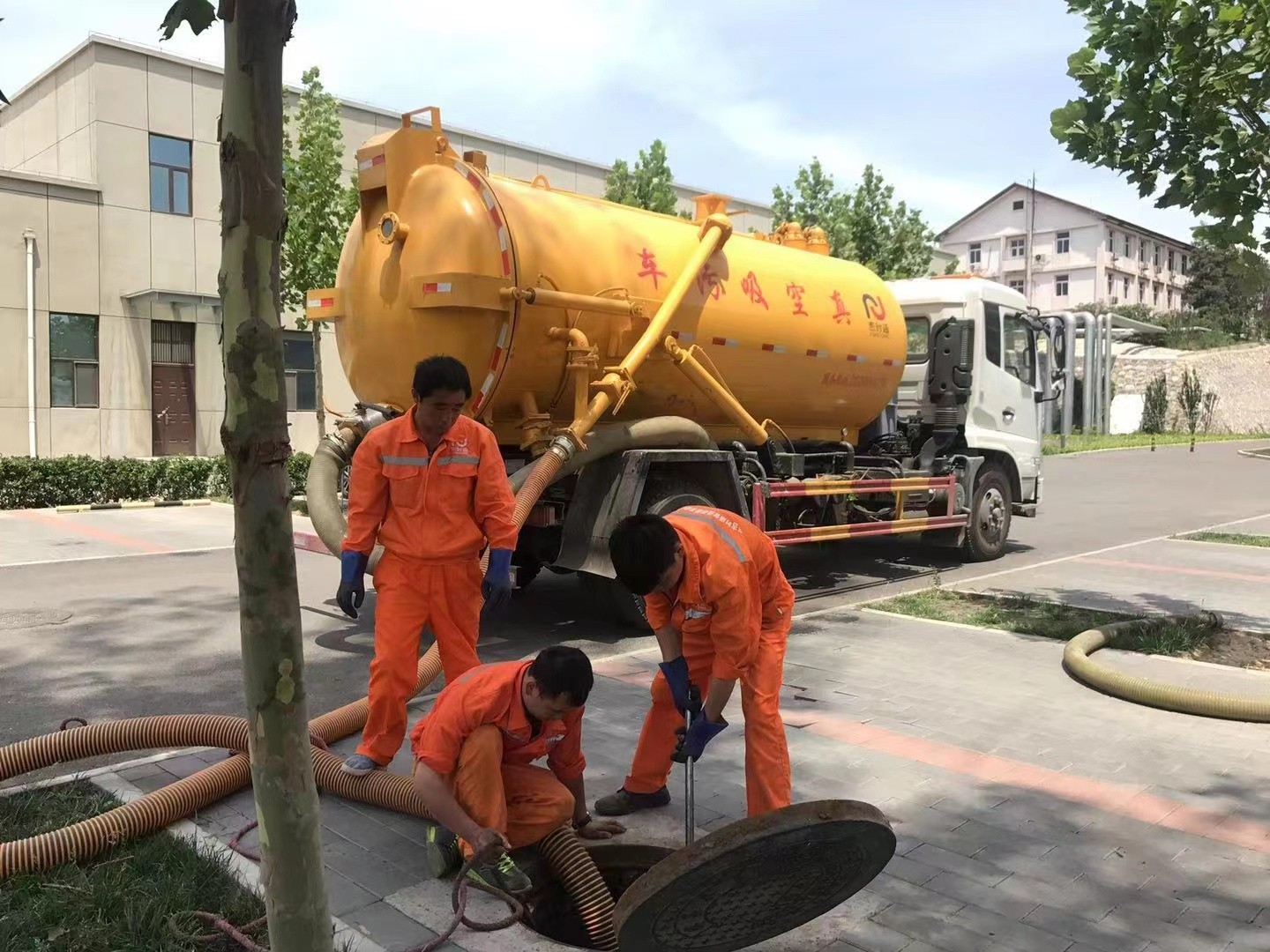 获嘉化粪池清理与5-8吨吸粪车施工效率分析